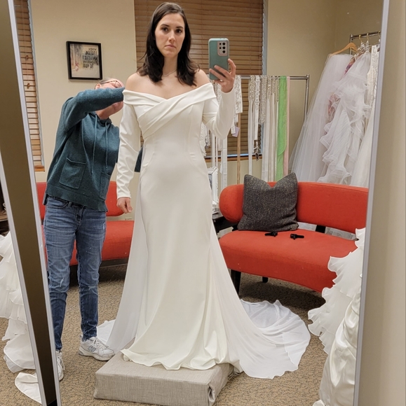 Wedding dress - Picture 1 of 5